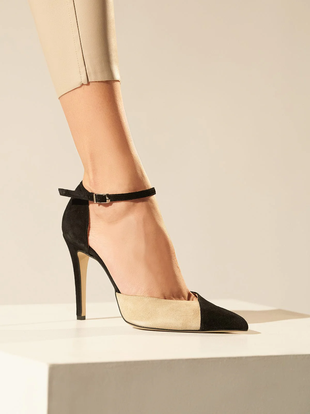 Briella Black & Beige - Image 4