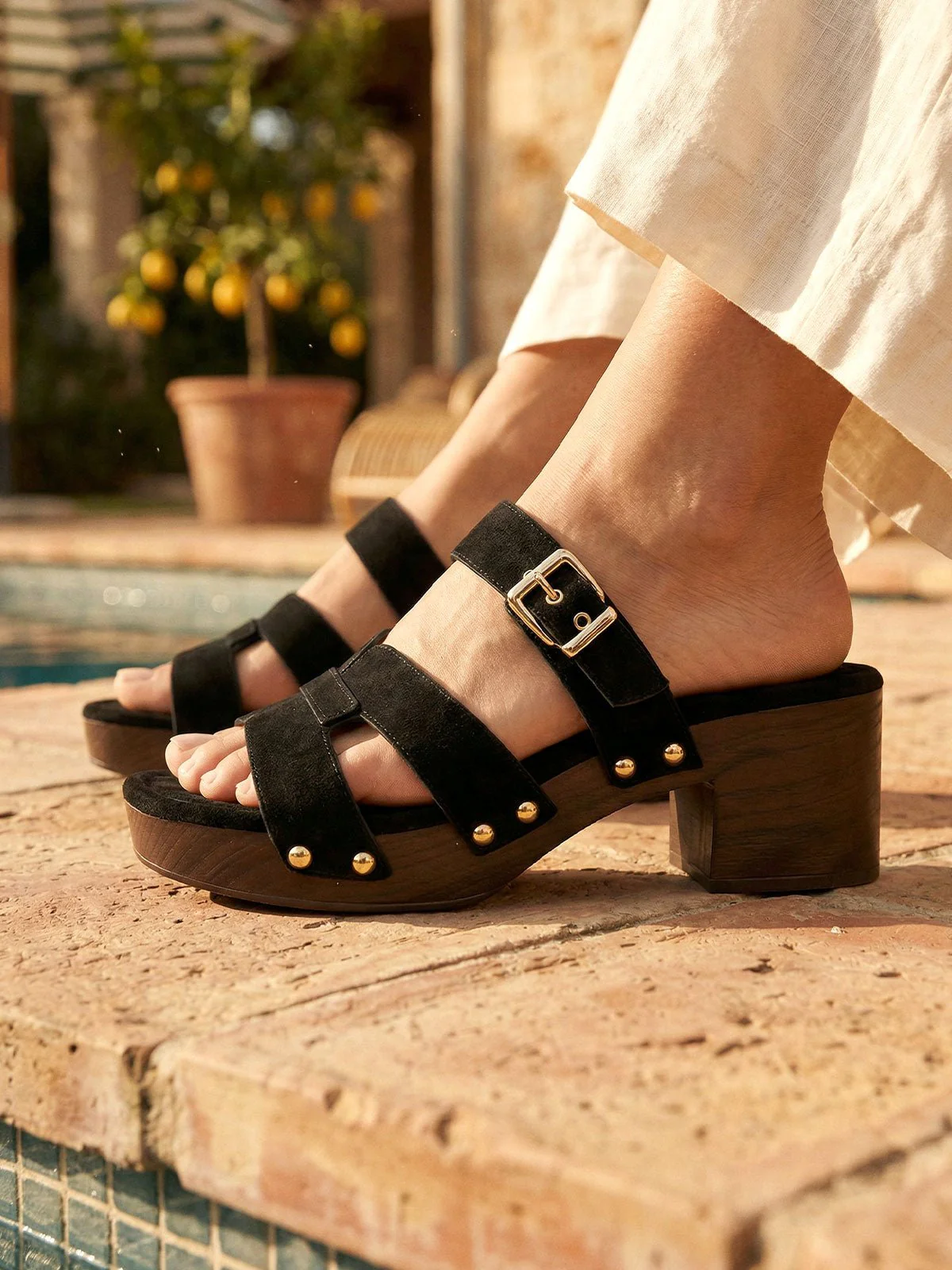 Ivonne Black - Image 6