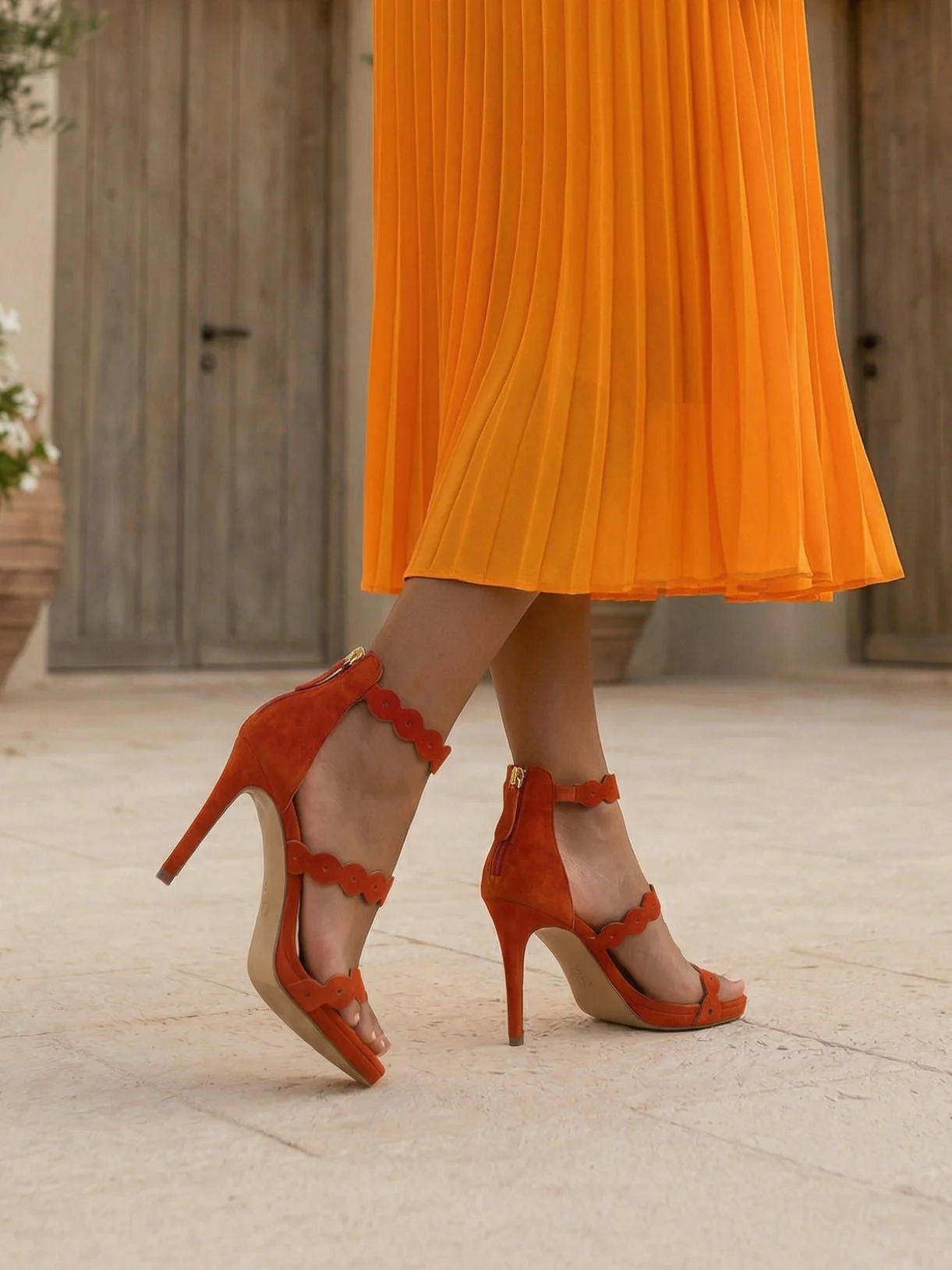Luna Red - Image 5